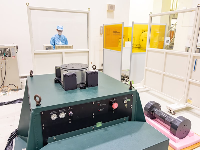 小型衛星用質量特性測定設備